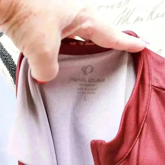 Pearl iZUMi Size L cranberry patterned sleeveless biking jersey - Picture 13 of 16